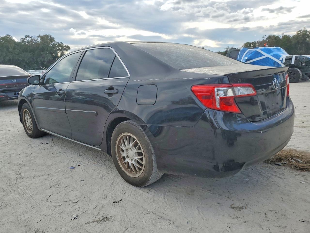 2014 TOYOTA CAMRY L photo 2