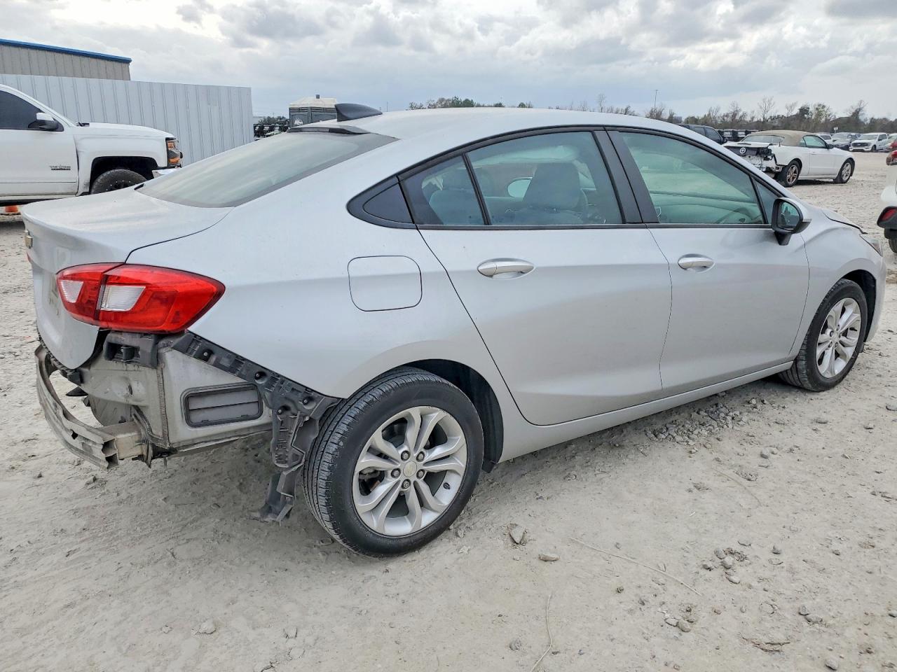 2019 CHEVROLET CRUZE LS photo 3