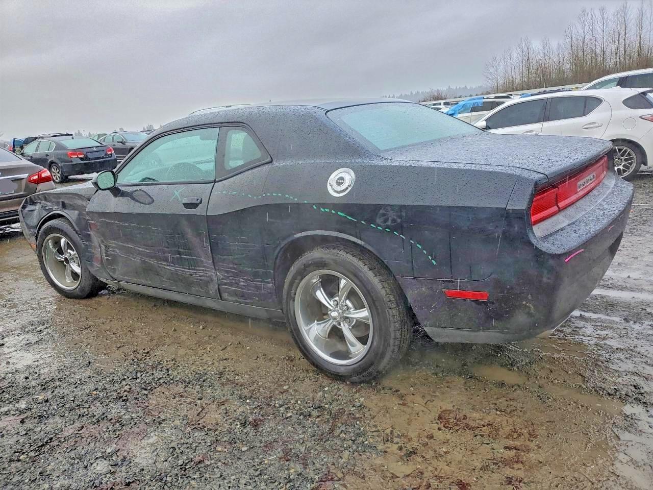 2013 DODGE CHALLENGER SXT photo 2