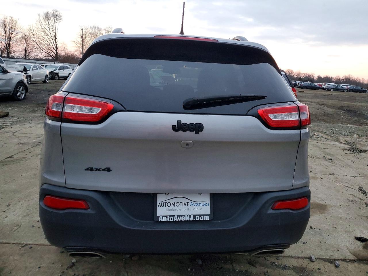 2016 JEEP CHEROKEE LATITUDE photo 6