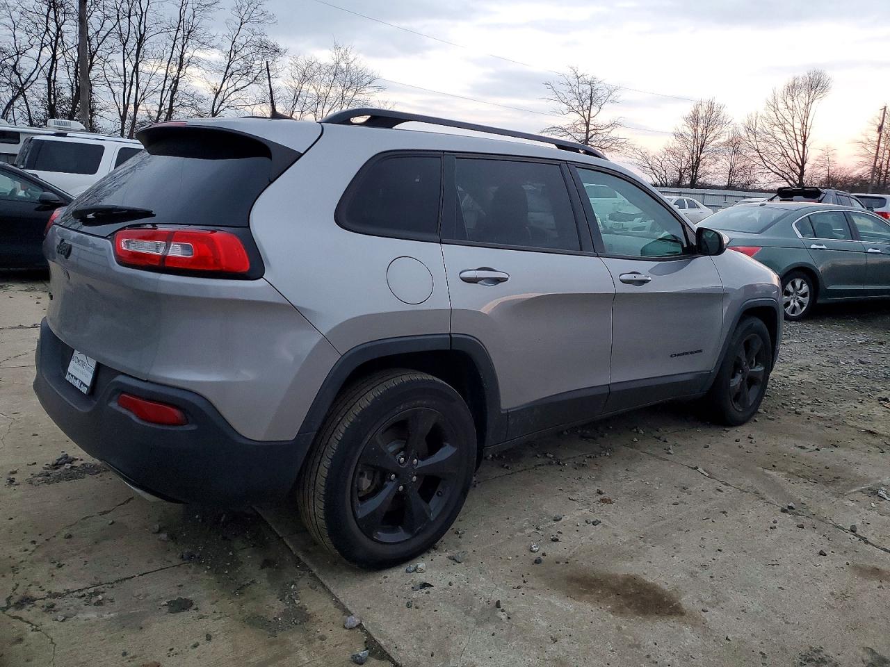 2016 JEEP CHEROKEE LATITUDE photo 3