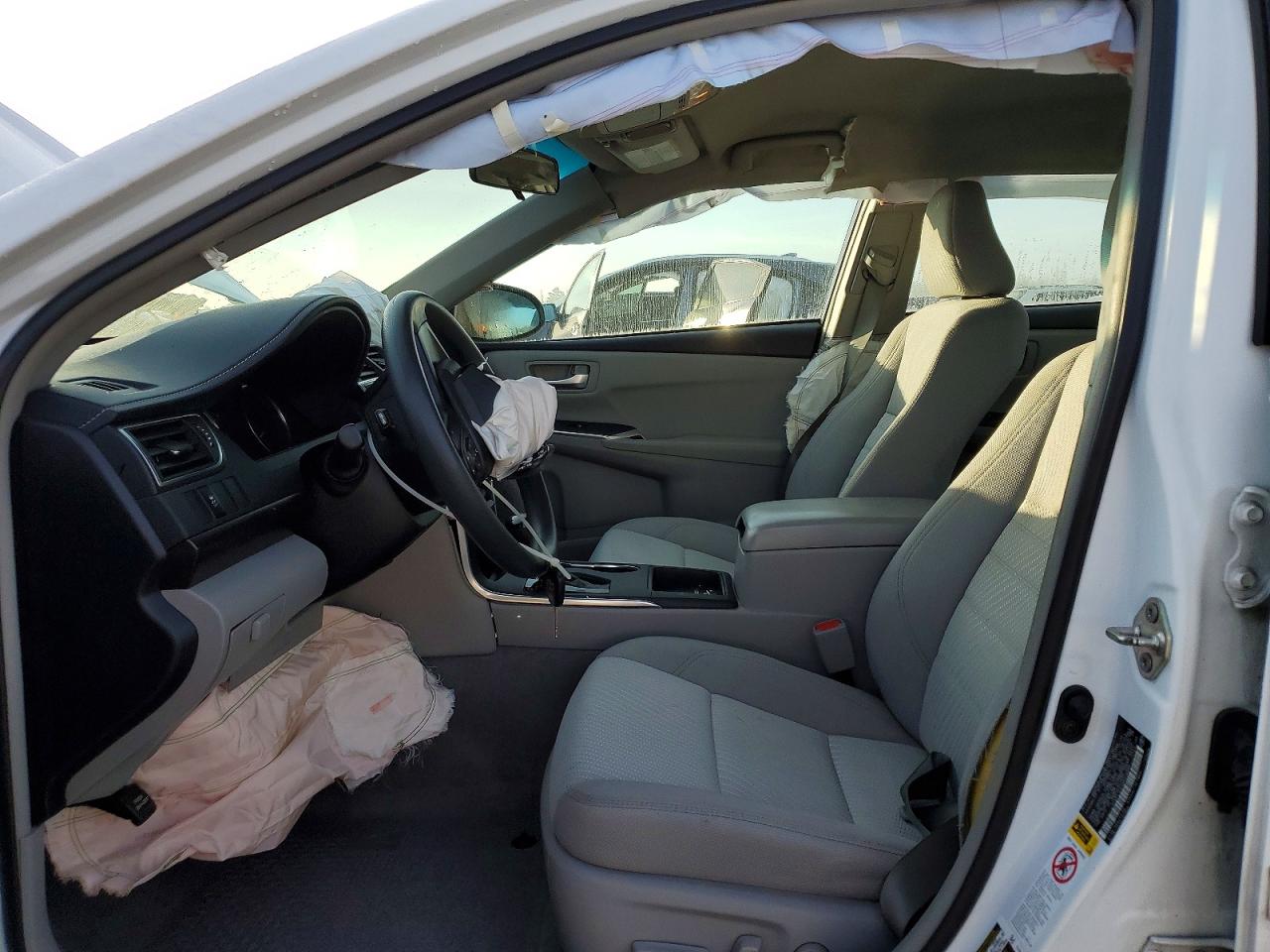 2016 TOYOTA CAMRY LE photo 7