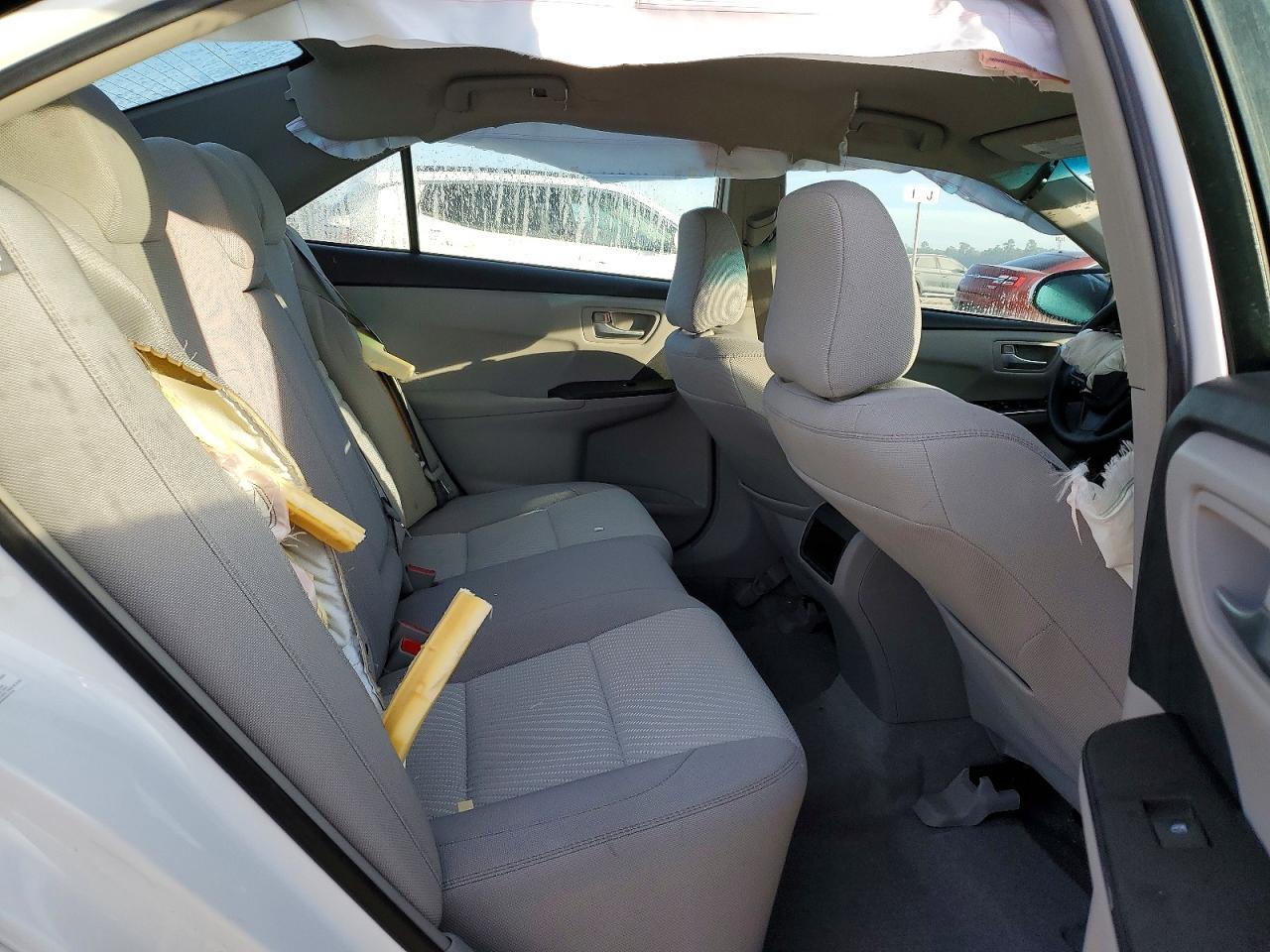 2016 TOYOTA CAMRY LE photo 10