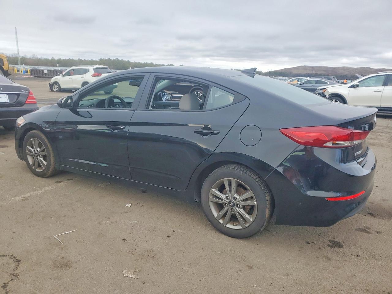 2018 HYUNDAI ELANTRA SEL photo 2