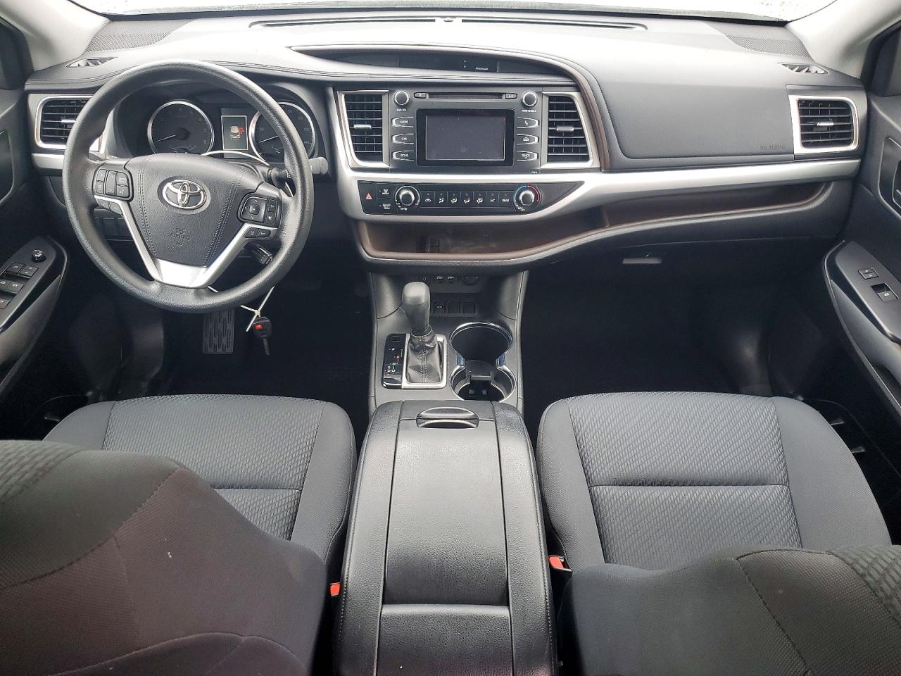2019 TOYOTA HIGHLANDER LE photo 8