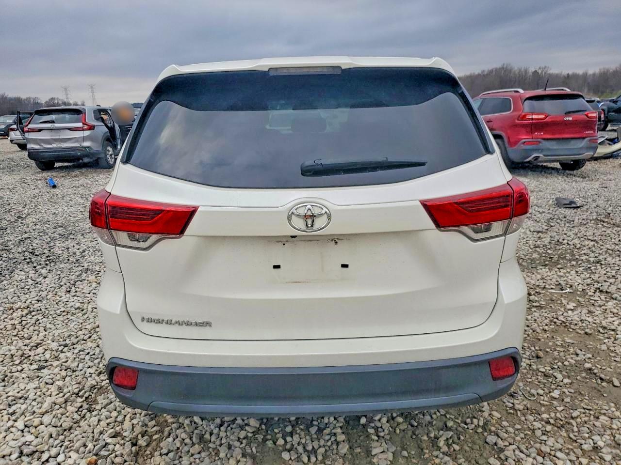 2019 TOYOTA HIGHLANDER LE photo 6