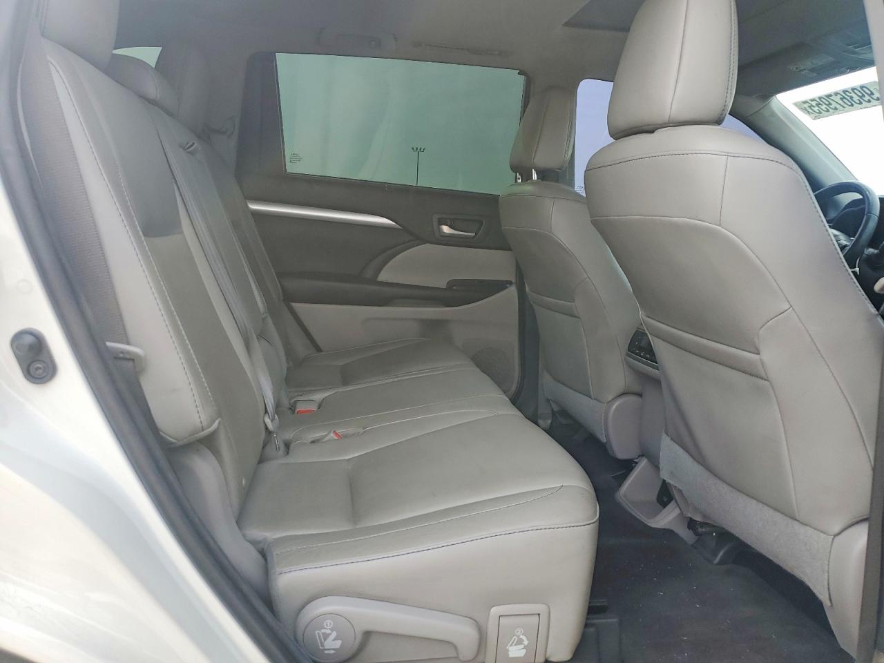 2016 TOYOTA HIGHLANDER XLE photo 11