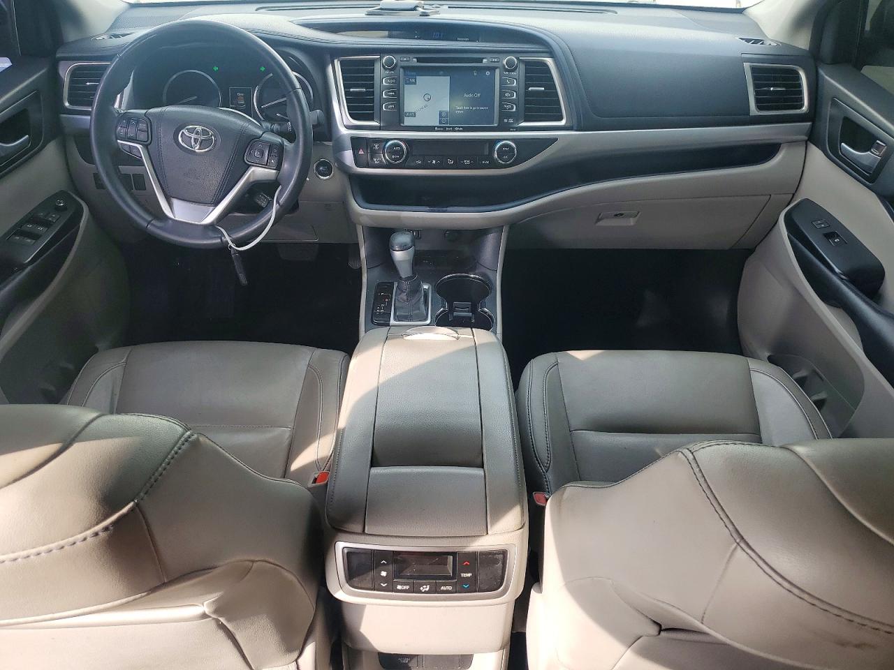 2016 TOYOTA HIGHLANDER XLE photo 8