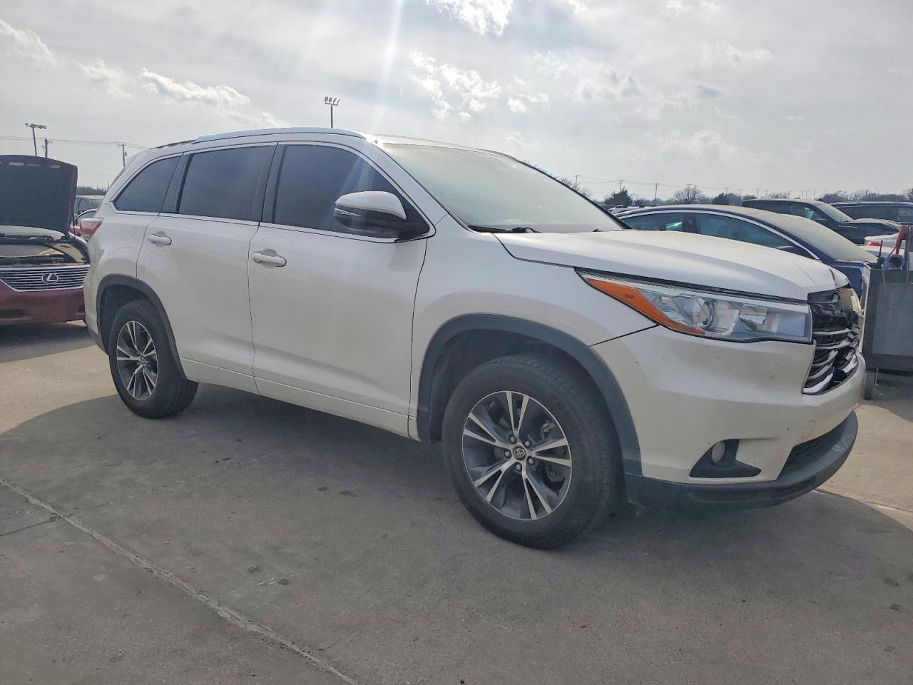 2016 TOYOTA HIGHLANDER XLE photo 4