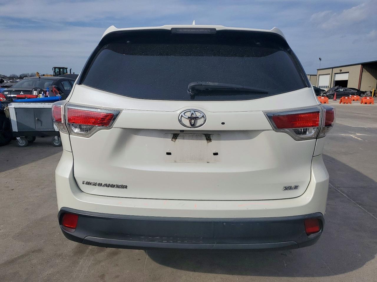 2016 TOYOTA HIGHLANDER XLE photo 6