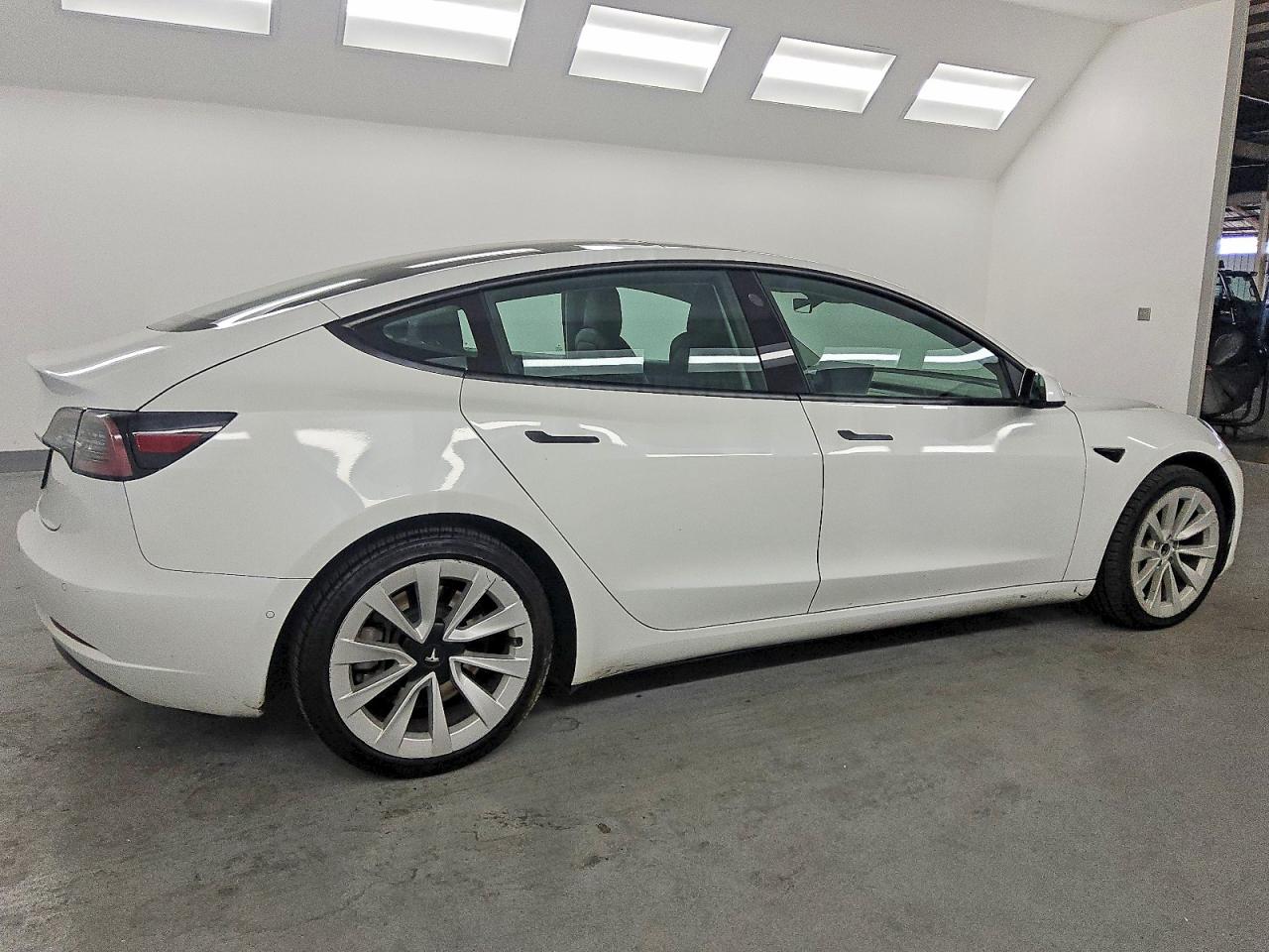2022 TESLA MODEL 3 photo 3