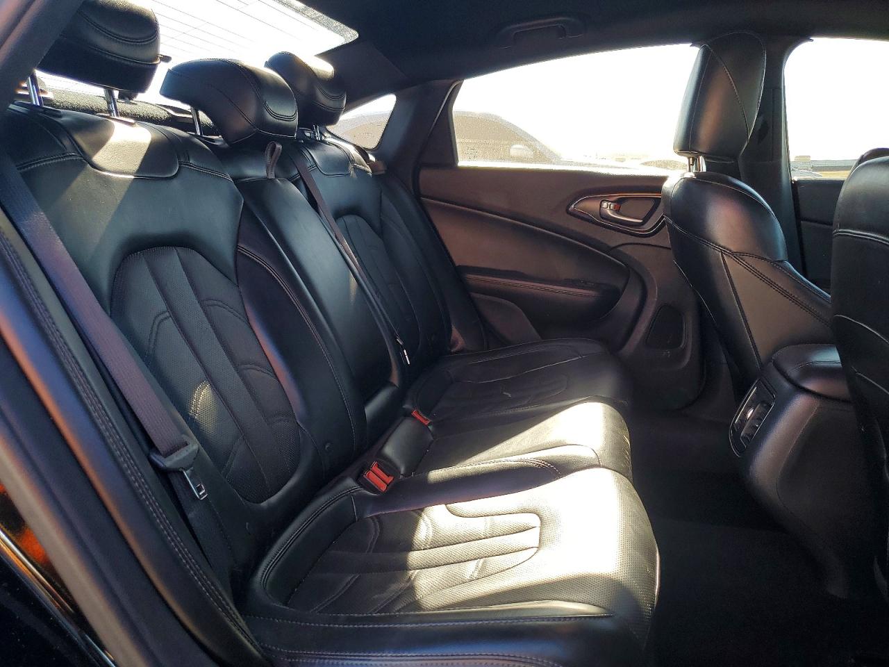 2016 CHRYSLER 200 S photo 10