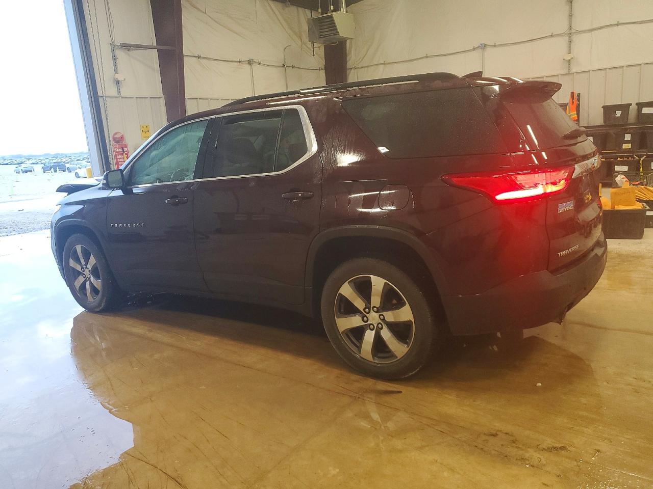 2019 CHEVROLET TRAVERSE LT photo 2
