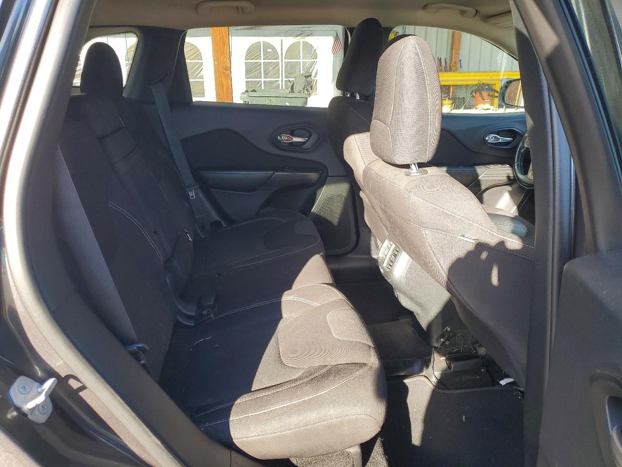 2016 JEEP CHEROKEE LATITUDE photo 11