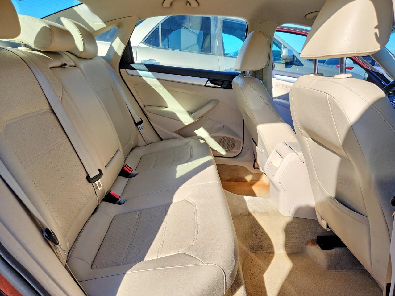 2012 VOLKSWAGEN PASSAT SE photo 10