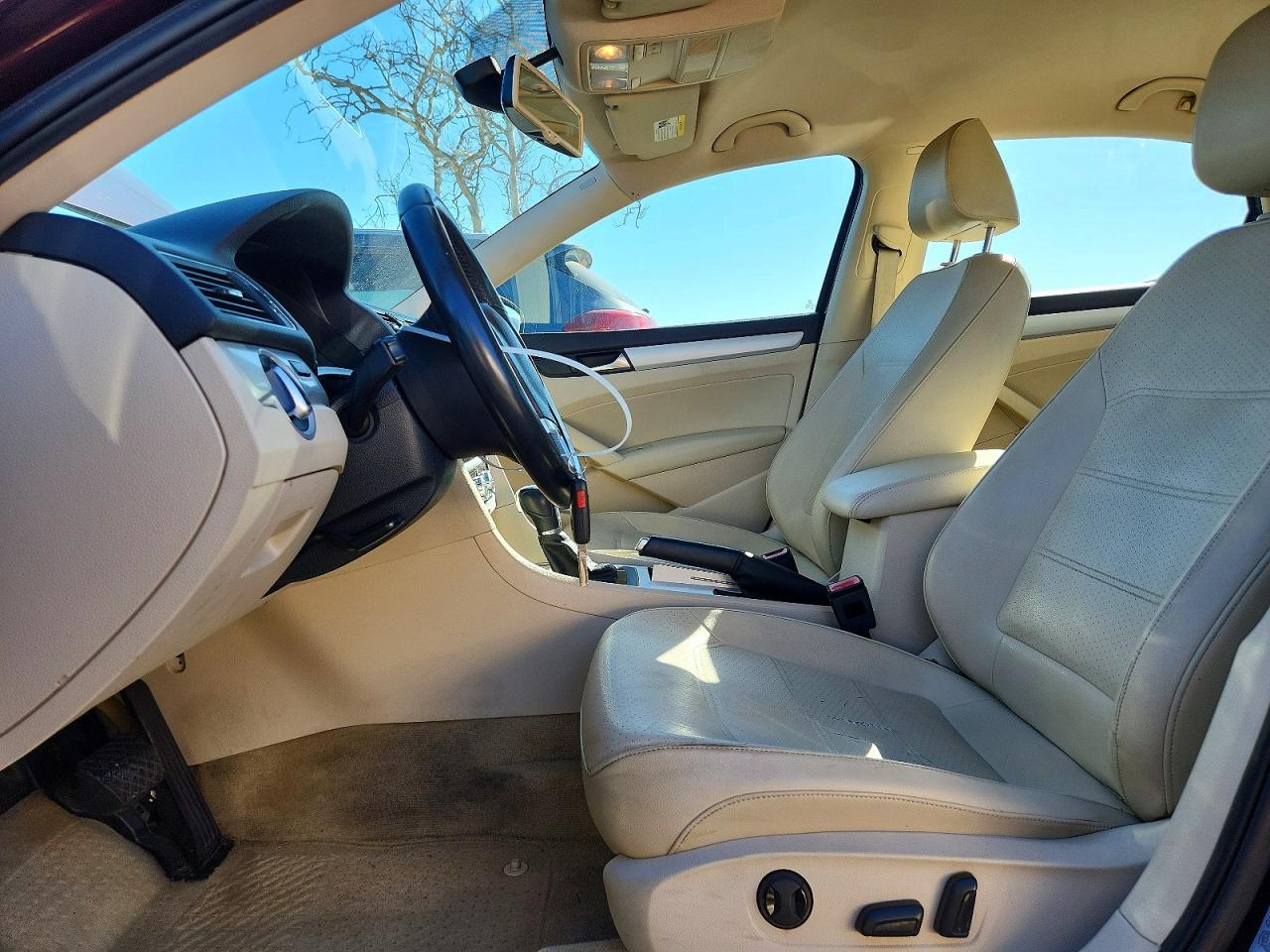 2012 VOLKSWAGEN PASSAT SE photo 7
