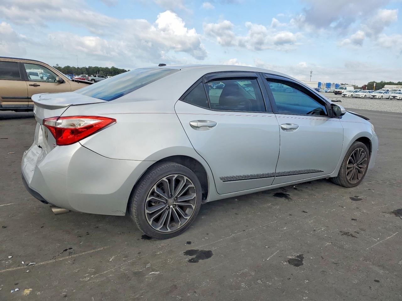 2014 TOYOTA COROLLA L photo 3