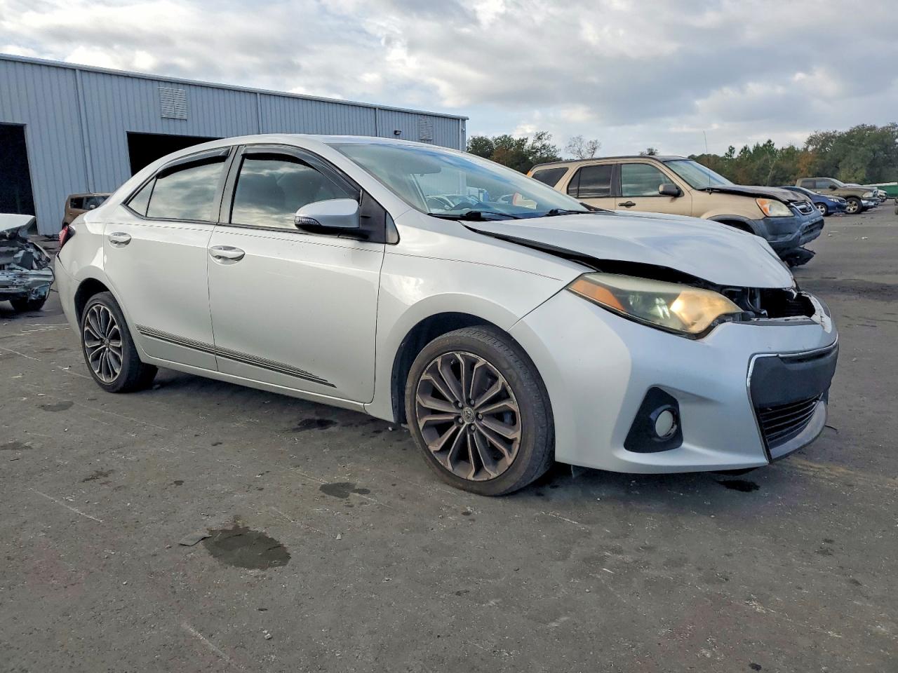 2014 TOYOTA COROLLA L photo 4