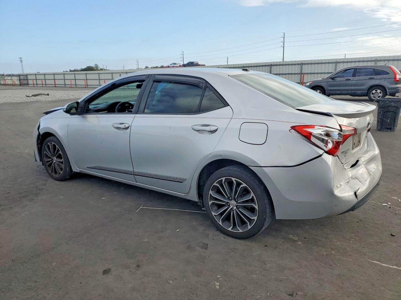 2014 TOYOTA COROLLA L photo 2