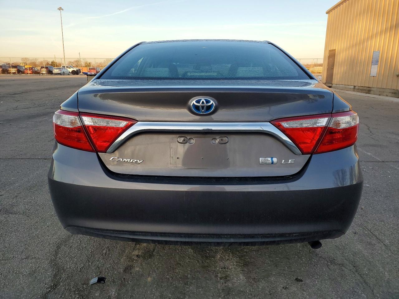 2017 TOYOTA CAMRY HYBRID photo 6