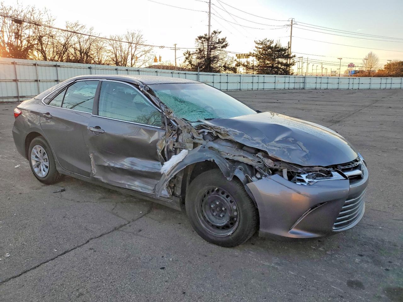 2017 TOYOTA CAMRY HYBRID photo 4