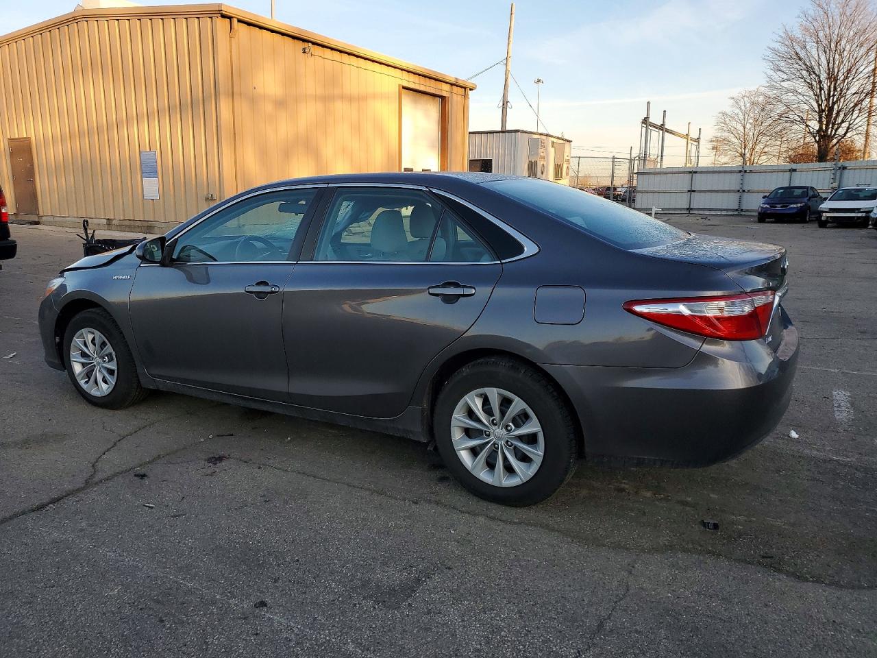 2017 TOYOTA CAMRY HYBRID photo 2
