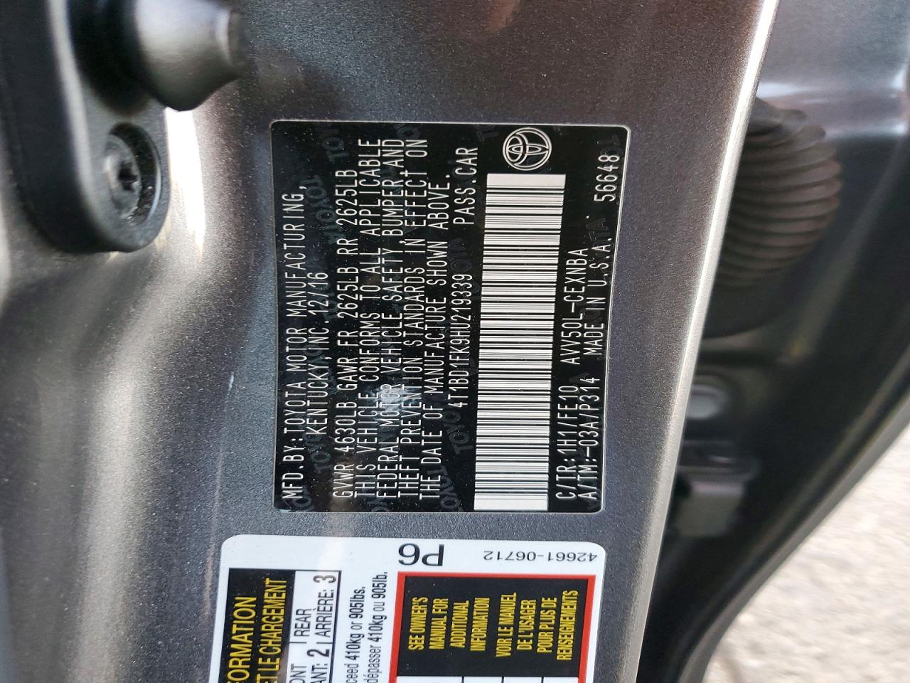 2017 TOYOTA CAMRY HYBRID photo 12
