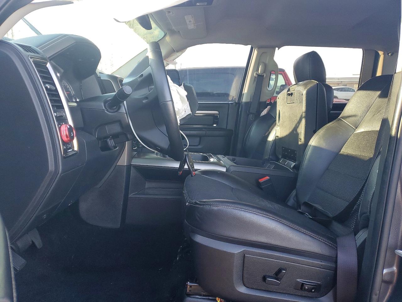 2016 RAM 1500 SPORT photo 7