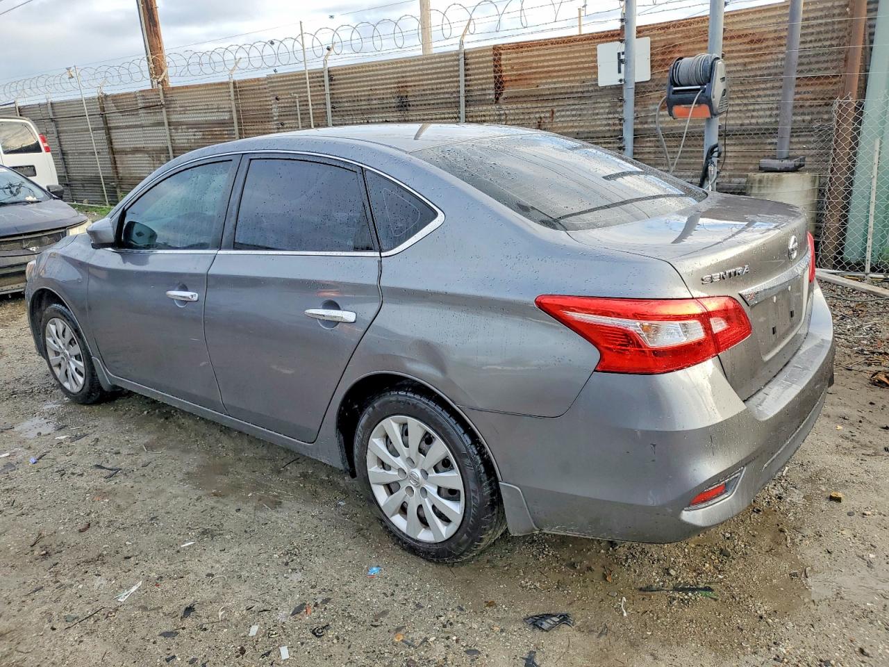 2016 NISSAN SENTRA S photo 2
