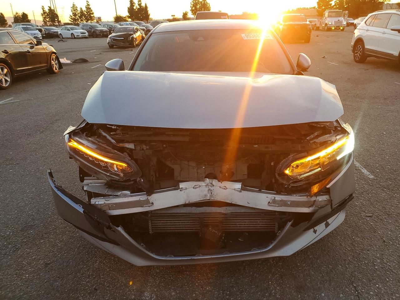 2018 HONDA ACCORD LX photo 5