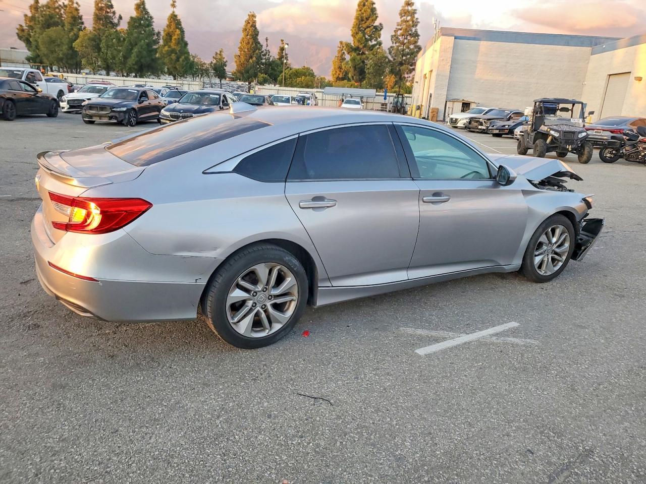 2018 HONDA ACCORD LX photo 3