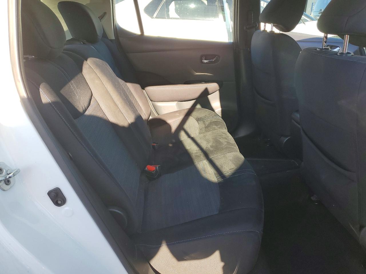 2018 NISSAN LEAF S photo 10