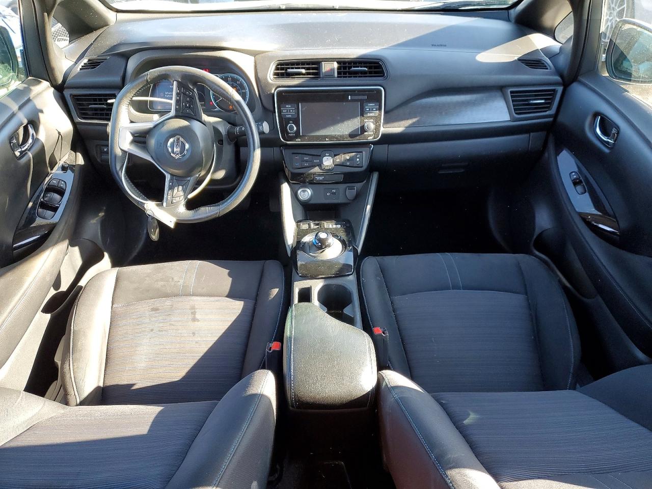 2018 NISSAN LEAF S photo 8