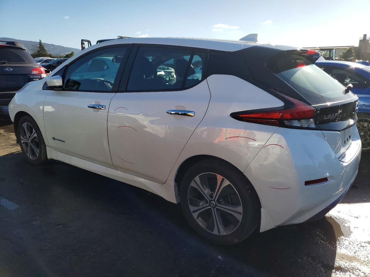2018 NISSAN LEAF S photo 2