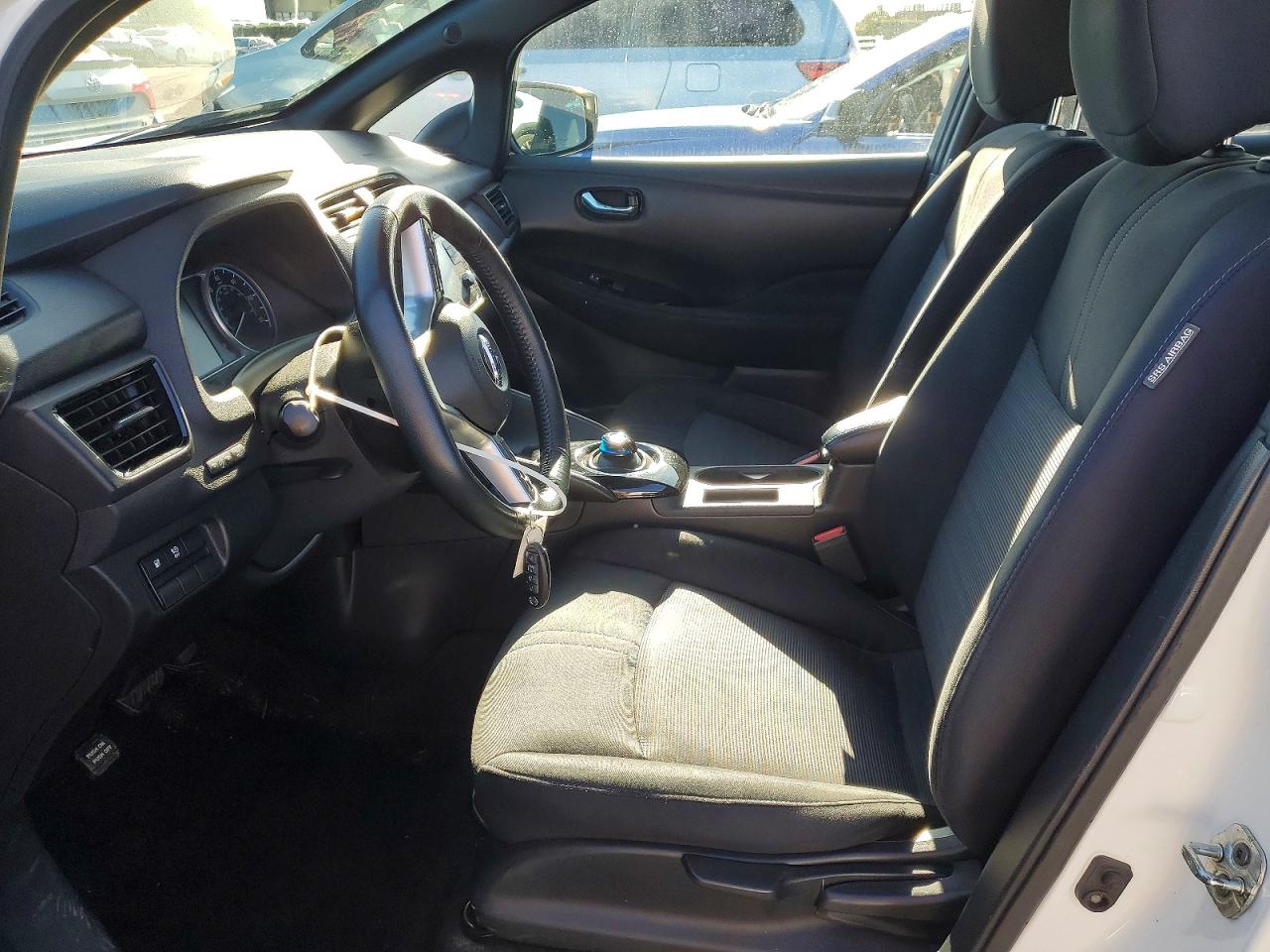 2018 NISSAN LEAF S photo 7
