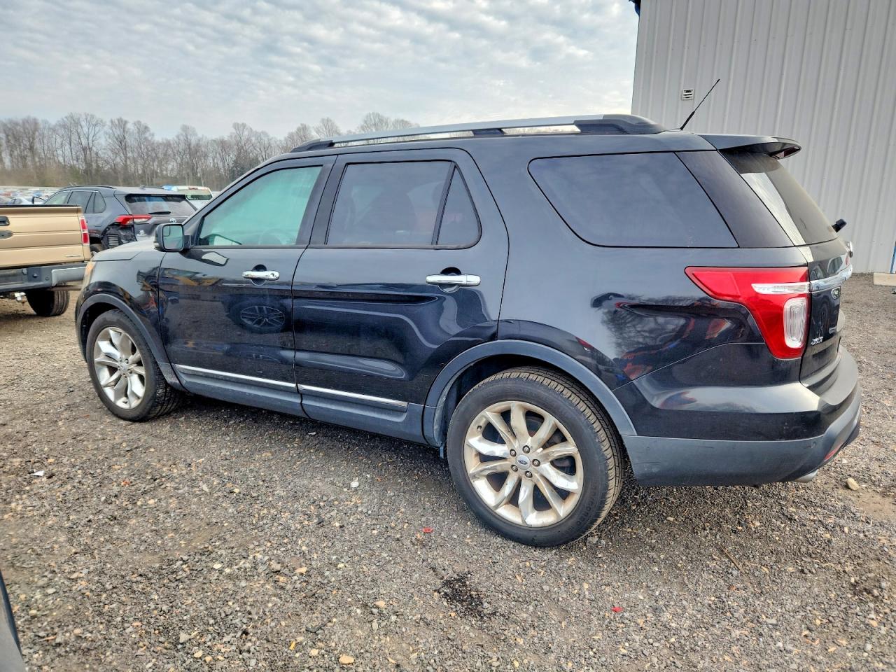 2013 FORD EXPLORER XLT photo 2