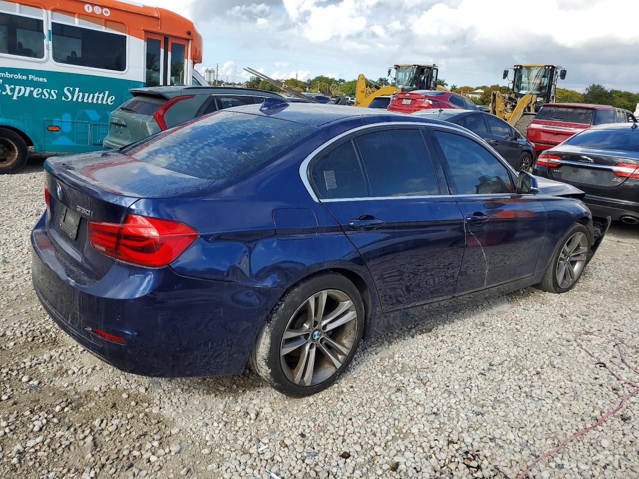 2017 BMW 330 I photo 3