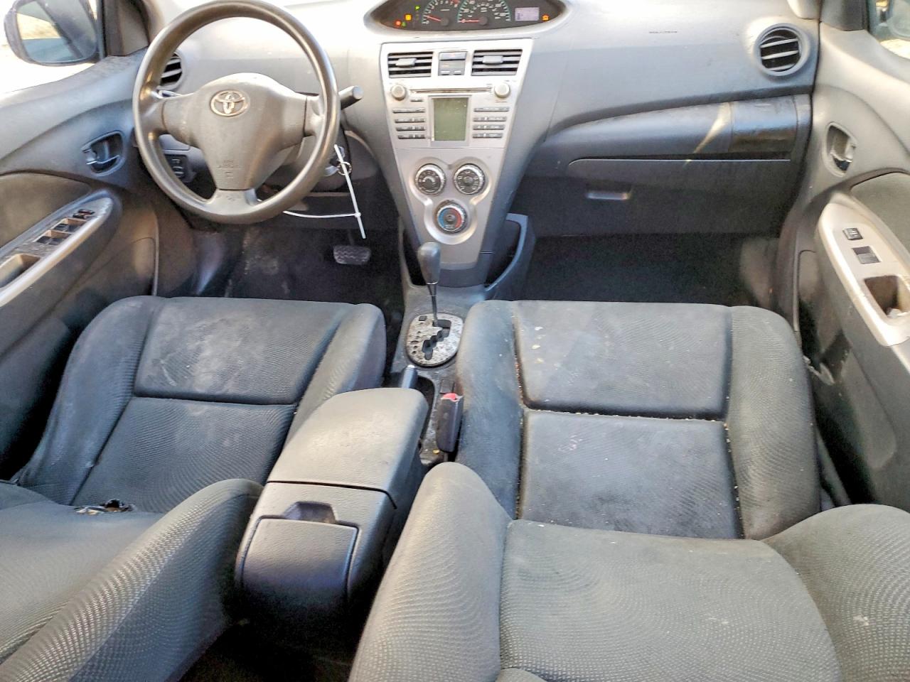 2010 TOYOTA YARIS photo 15