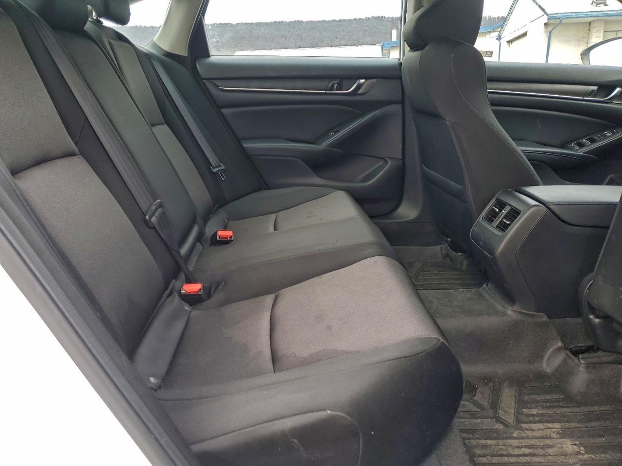 2018 HONDA ACCORD EX photo 28