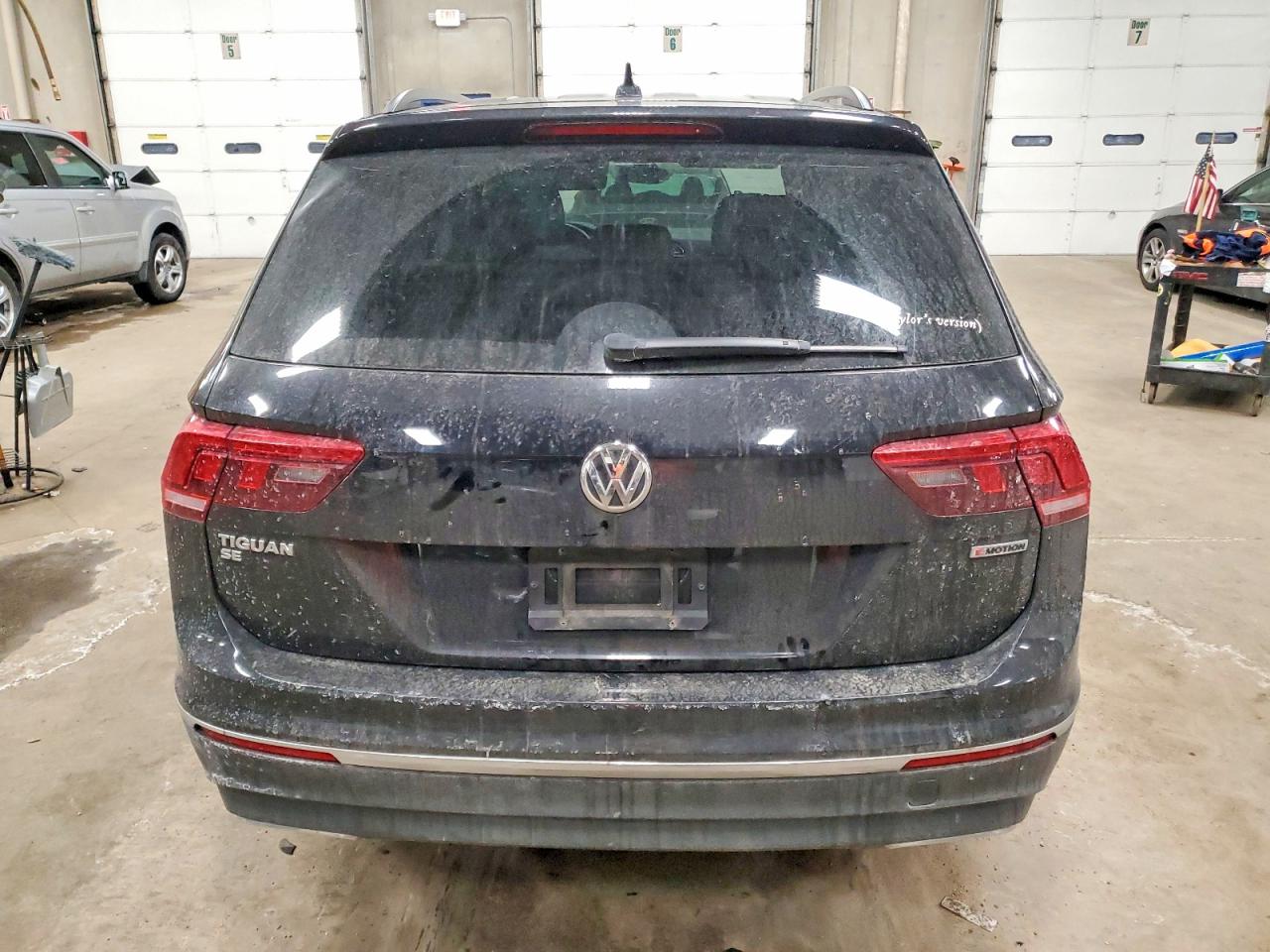 2020 VOLKSWAGEN TIGUAN SE photo 6