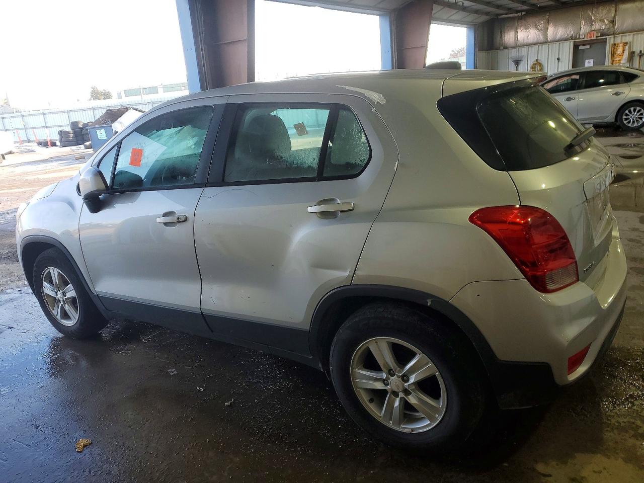 2019 CHEVROLET TRAX LS photo 2
