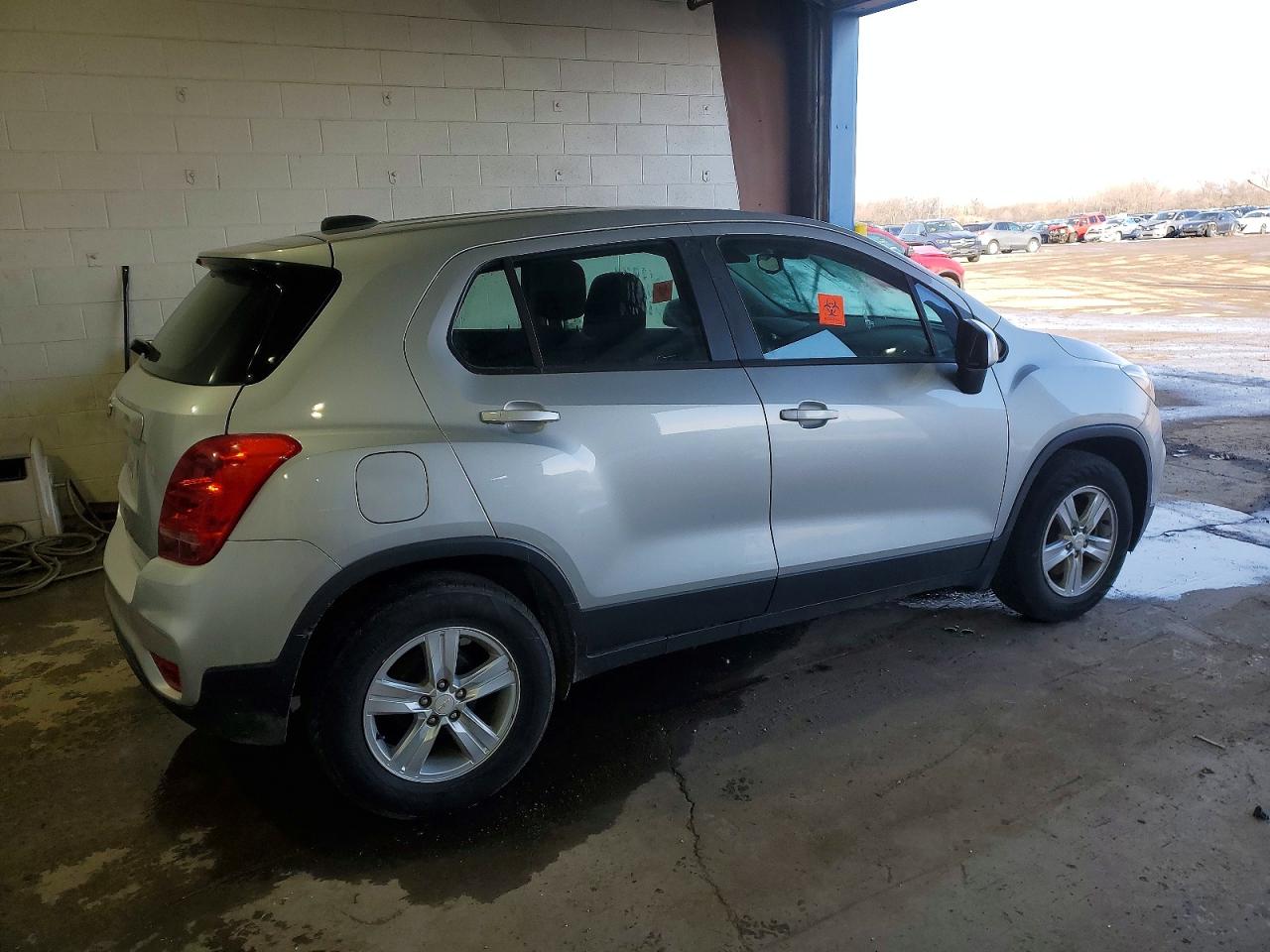 2019 CHEVROLET TRAX LS photo 3