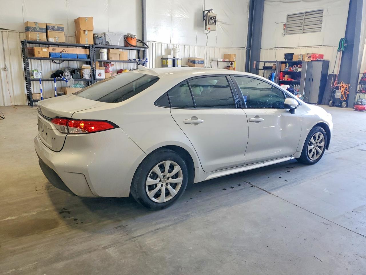 2024 TOYOTA COROLLA LE photo 3