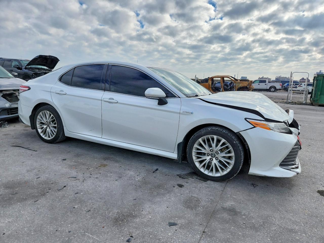 2020 TOYOTA CAMRY XLE photo 4