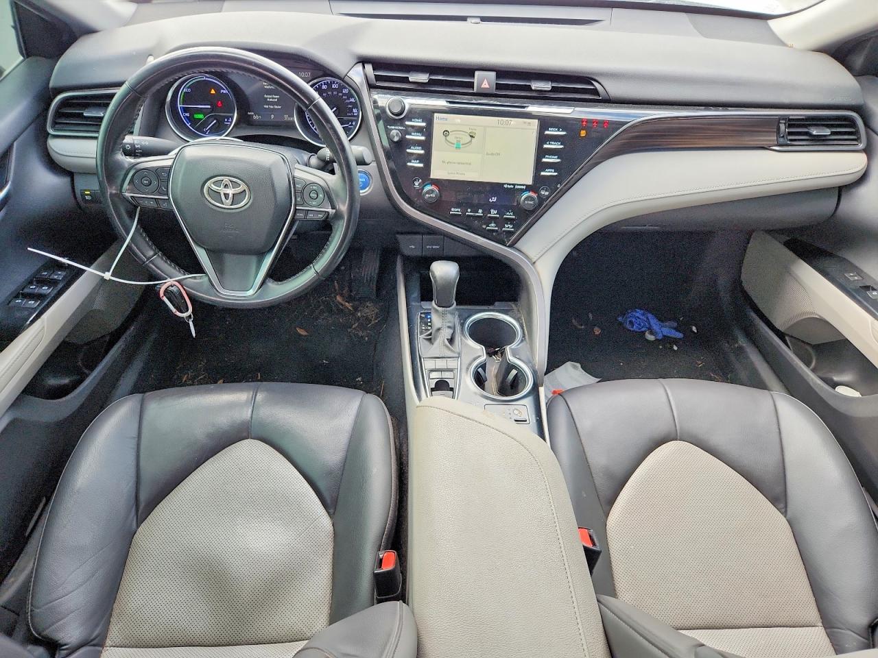 2020 TOYOTA CAMRY XLE photo 8