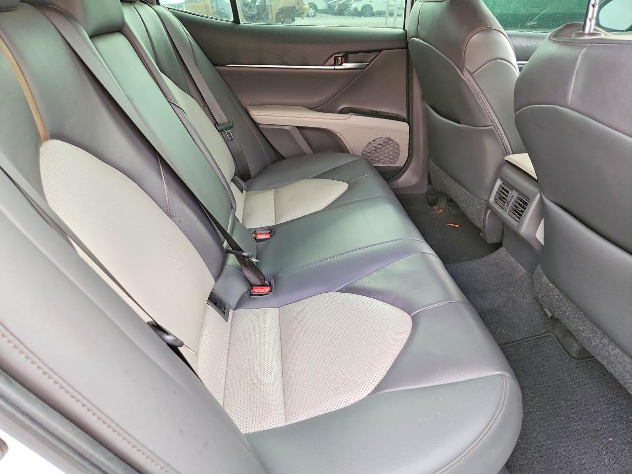 2020 TOYOTA CAMRY XLE photo 10