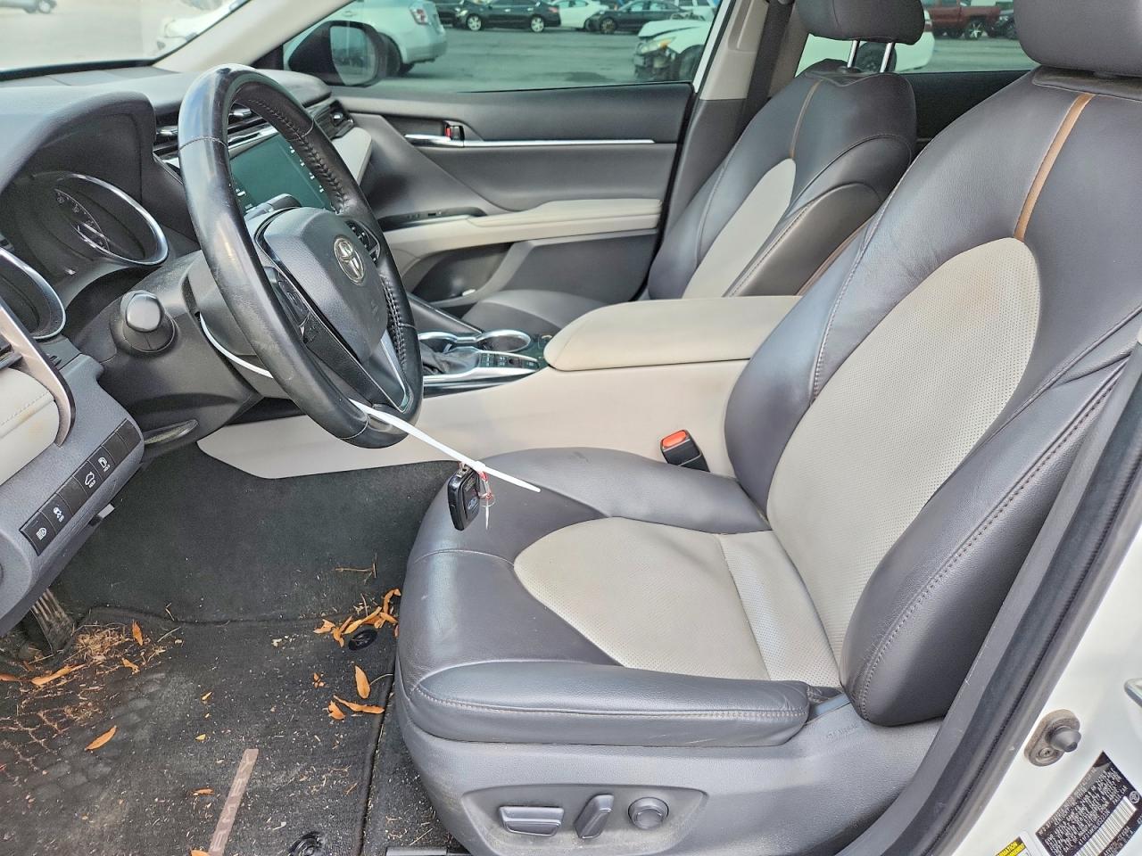 2020 TOYOTA CAMRY XLE photo 7