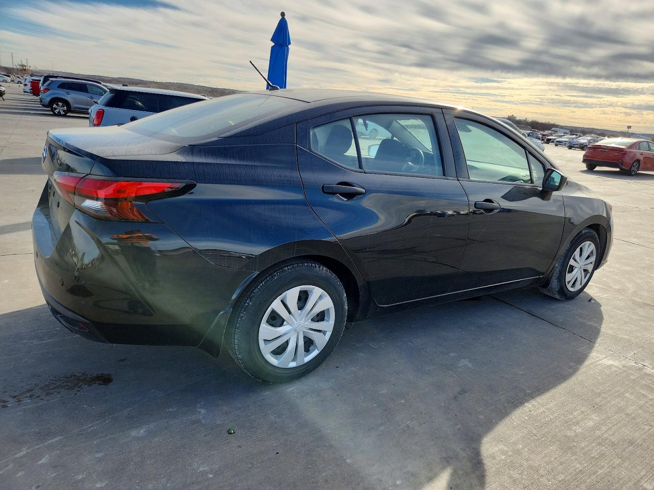 2020 NISSAN VERSA S photo 3
