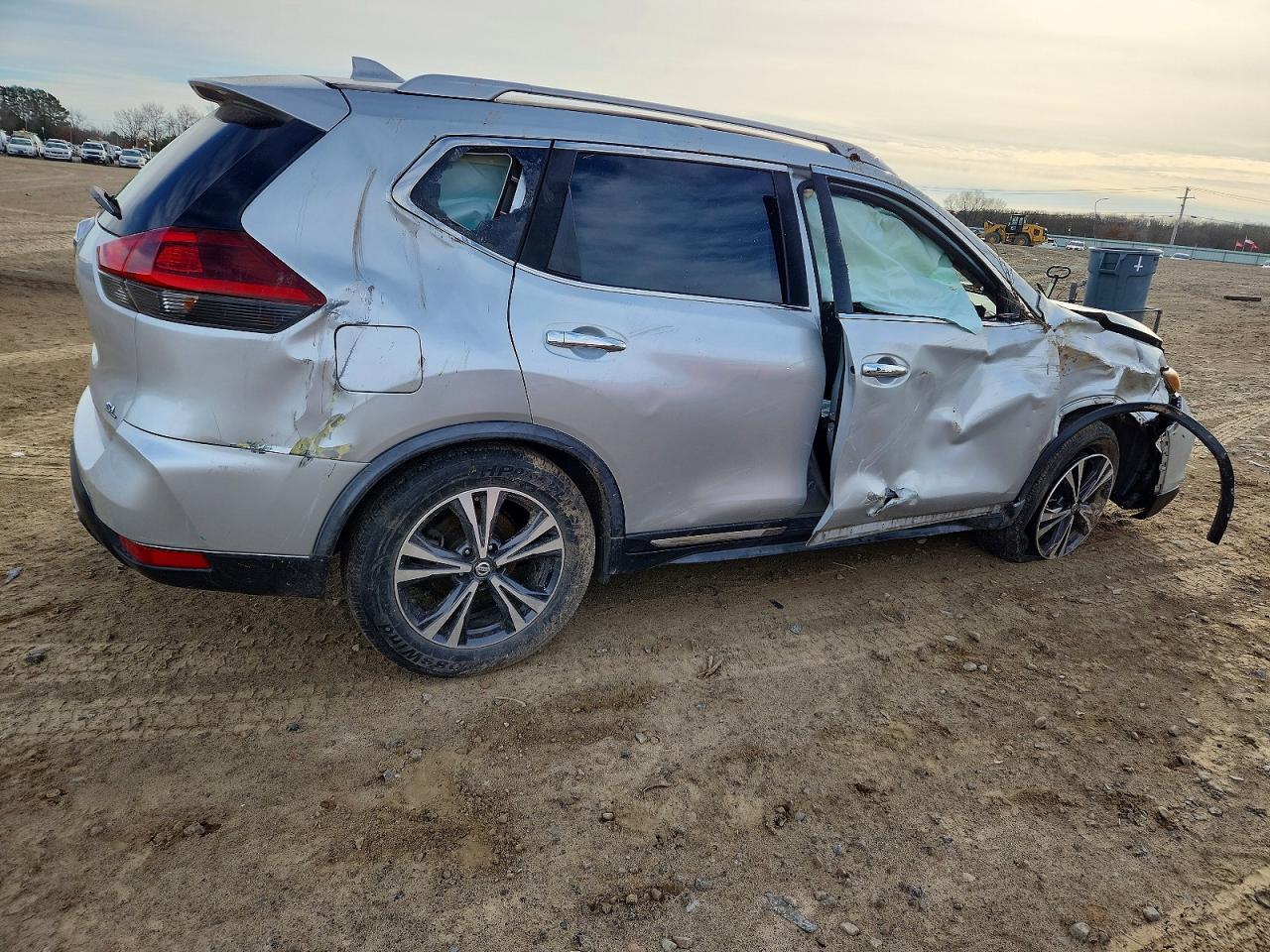 2018 NISSAN ROGUE SL photo 3