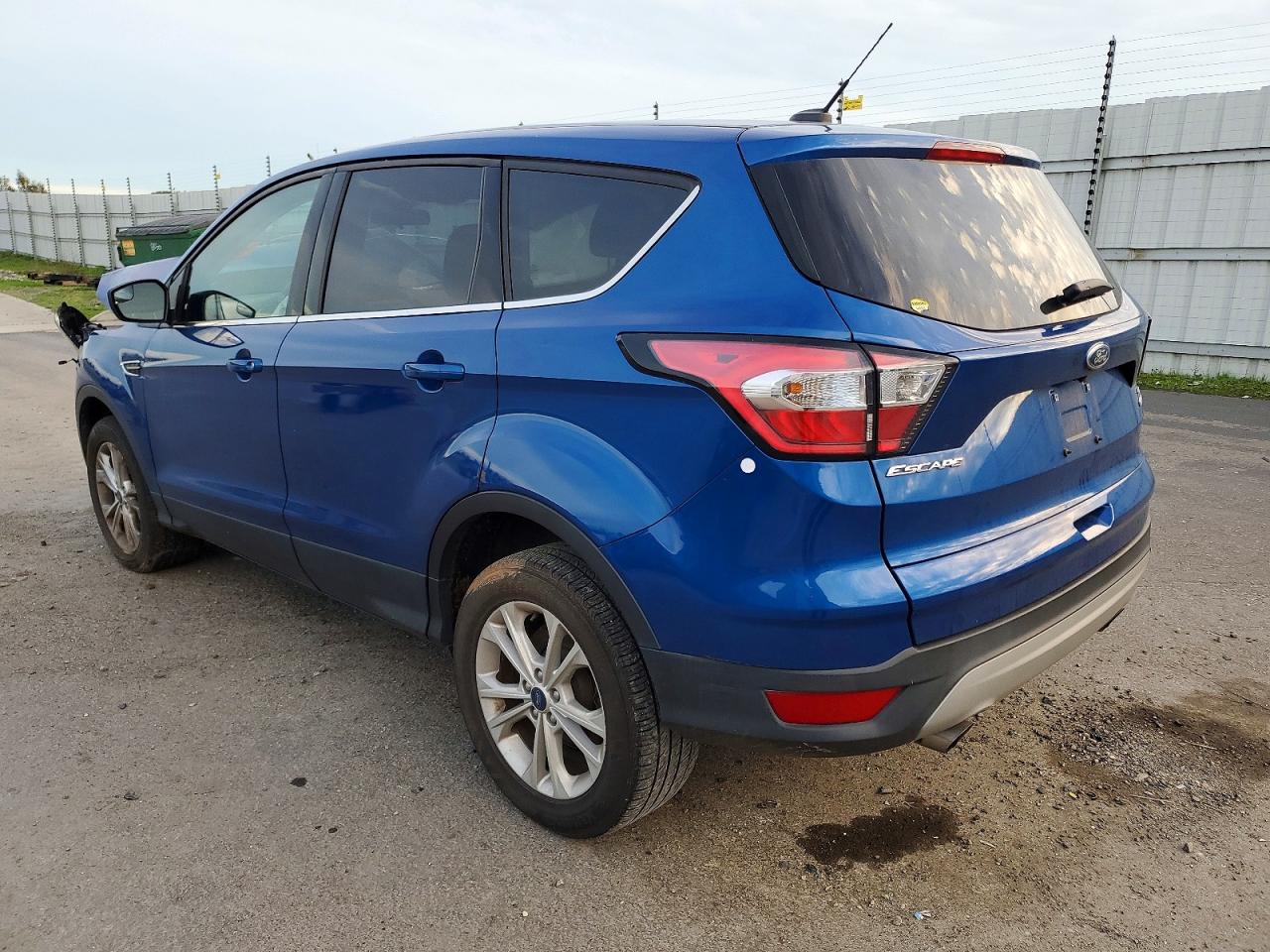 2017 FORD ESCAPE SE photo 2